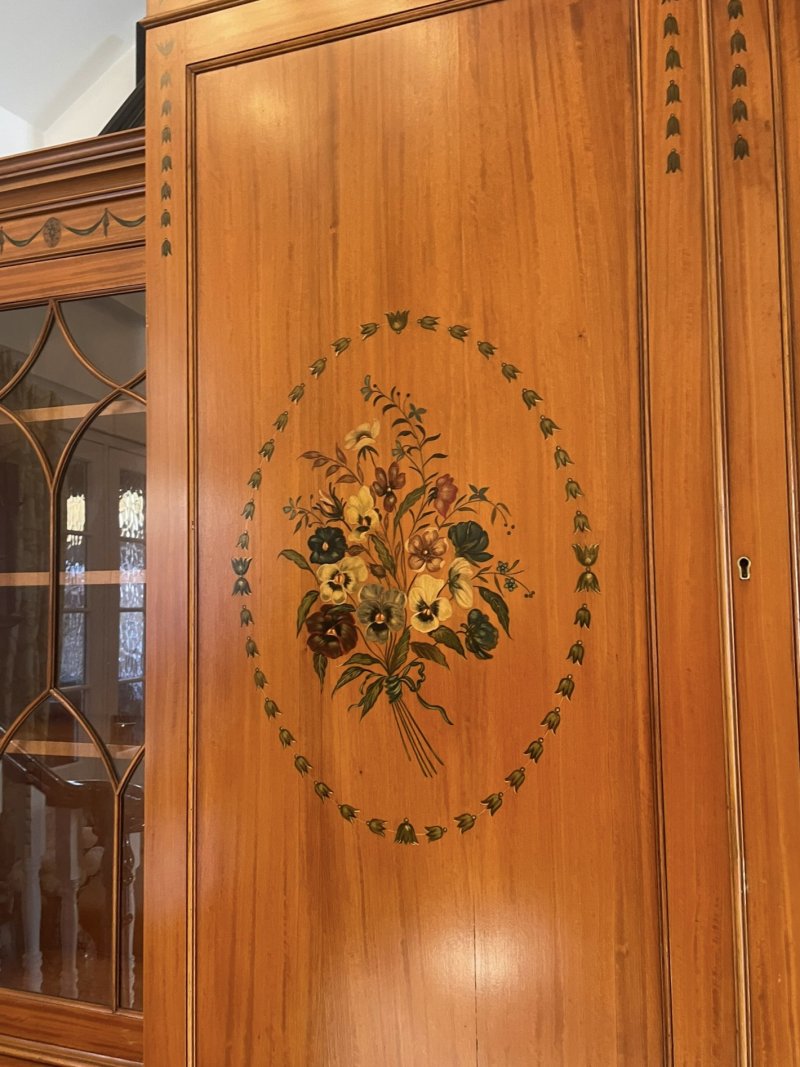 Large Quality Satinwood Breakfront Bookcase with Original Painted Decoration - Image 10